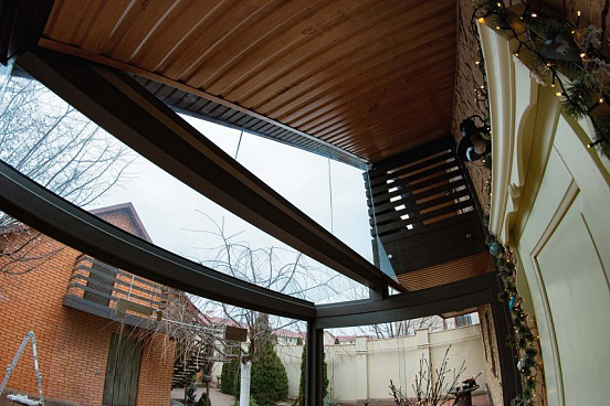Цельностеклянный тамбур со стеклянной крышей фото 4